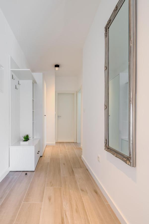 New, Private Heated Swimming Pool, Free Parking, Trogir Centar Apartment ภายนอก รูปภาพ