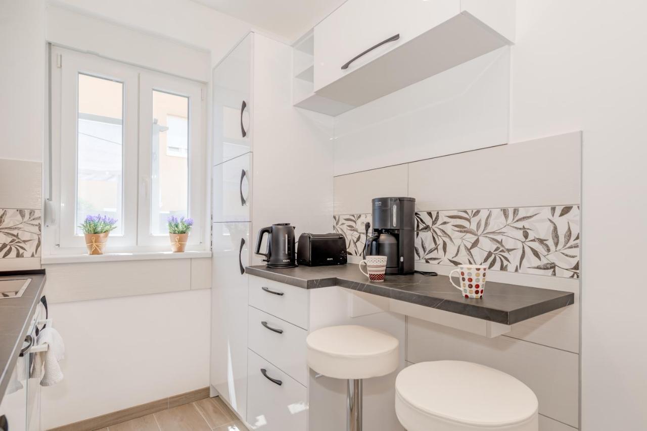 New, Private Heated Swimming Pool, Free Parking, Trogir Centar Apartment ภายนอก รูปภาพ
