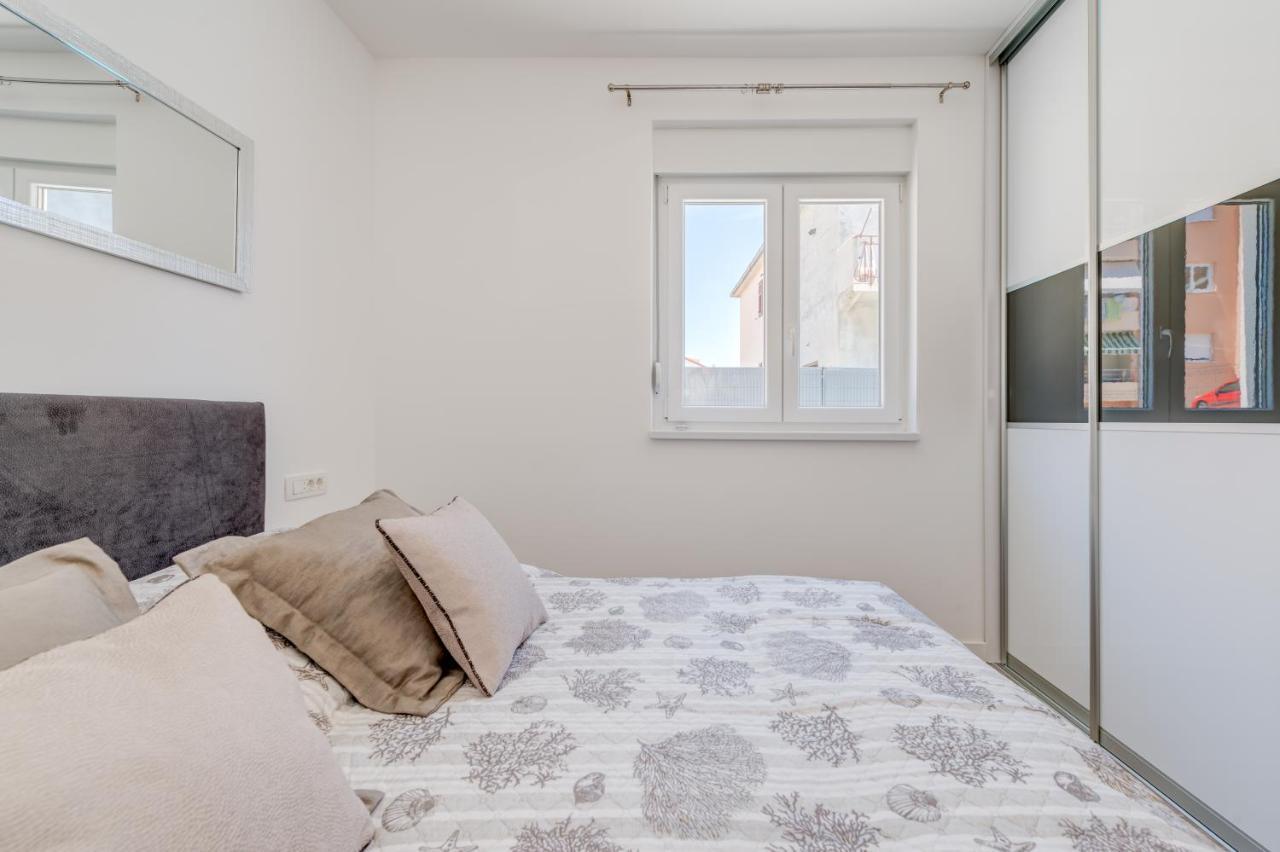 New, Private Heated Swimming Pool, Free Parking, Trogir Centar Apartment ภายนอก รูปภาพ