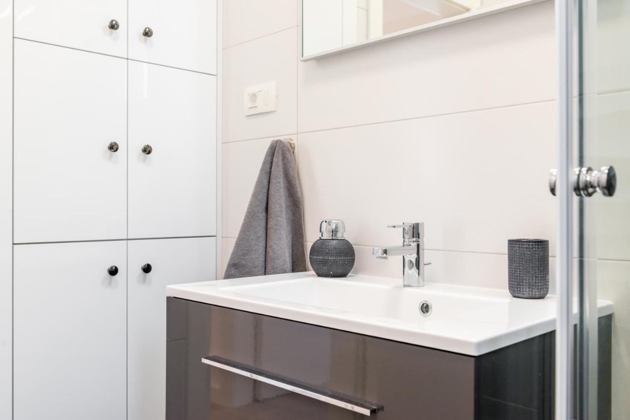 New, Private Heated Swimming Pool, Free Parking, Trogir Centar Apartment ภายนอก รูปภาพ