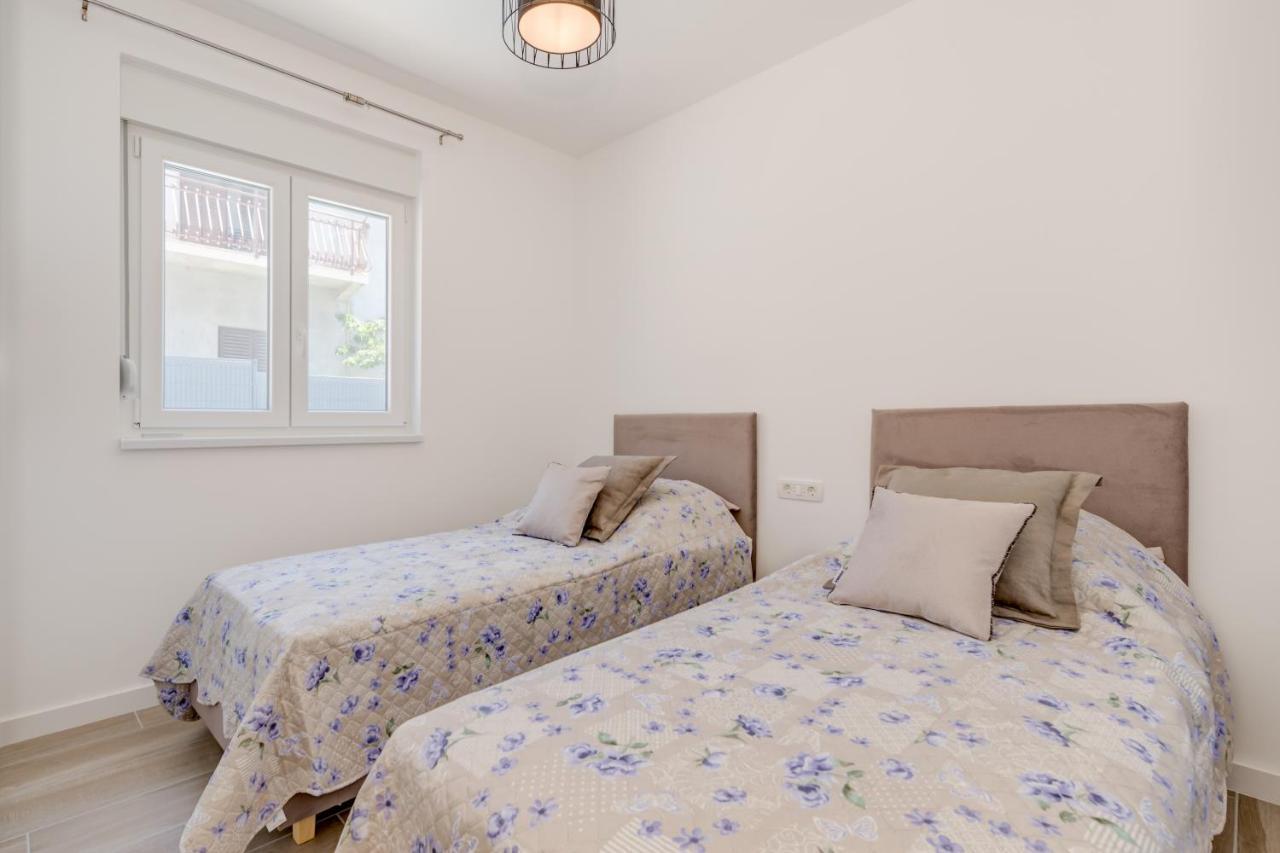 New, Private Heated Swimming Pool, Free Parking, Trogir Centar Apartment ภายนอก รูปภาพ