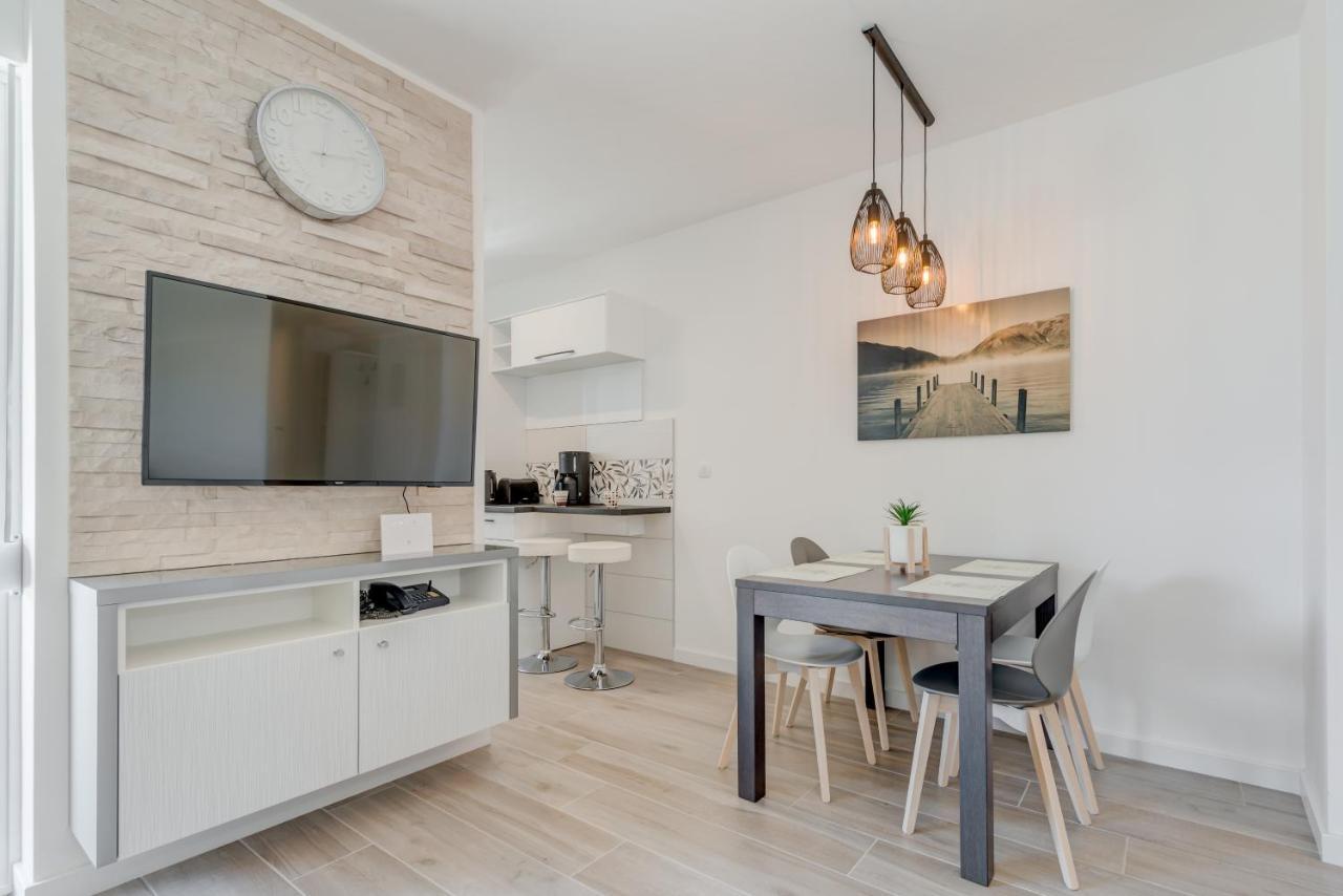 New, Private Heated Swimming Pool, Free Parking, Trogir Centar Apartment ภายนอก รูปภาพ