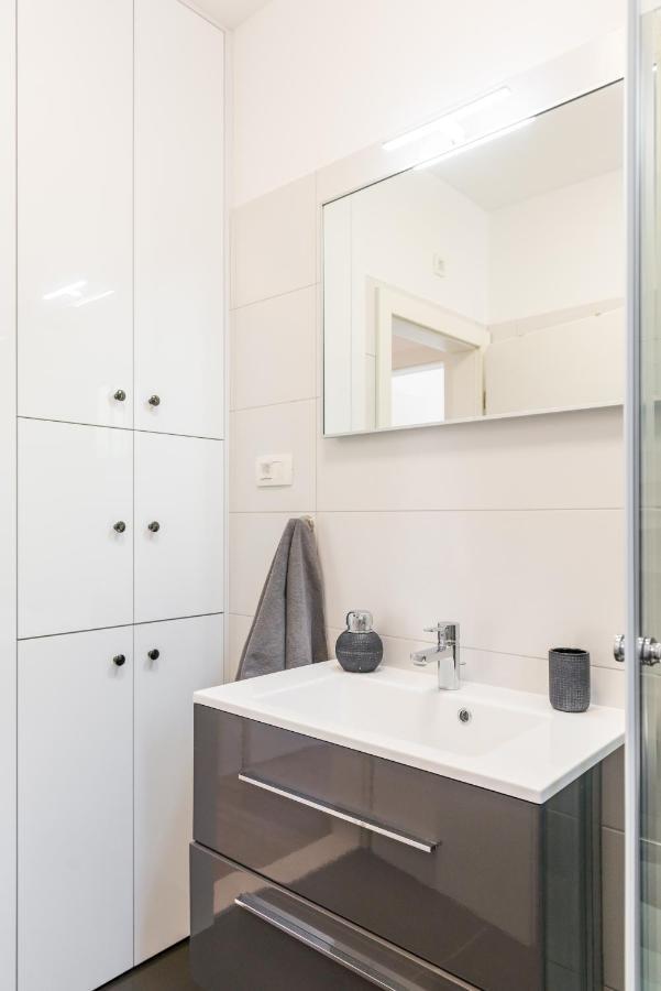 New, Private Heated Swimming Pool, Free Parking, Trogir Centar Apartment ภายนอก รูปภาพ